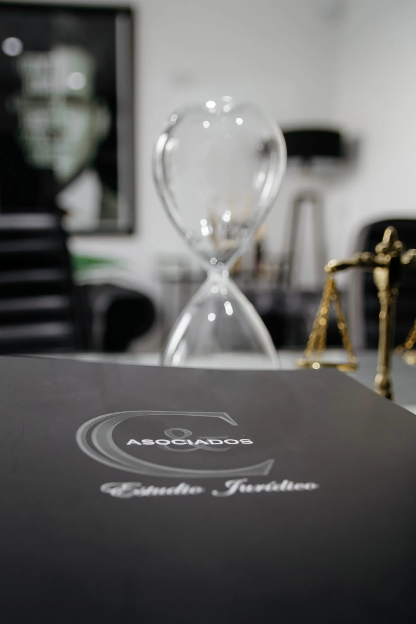 Balanza de la justicia - Estudio Candia & Asociados